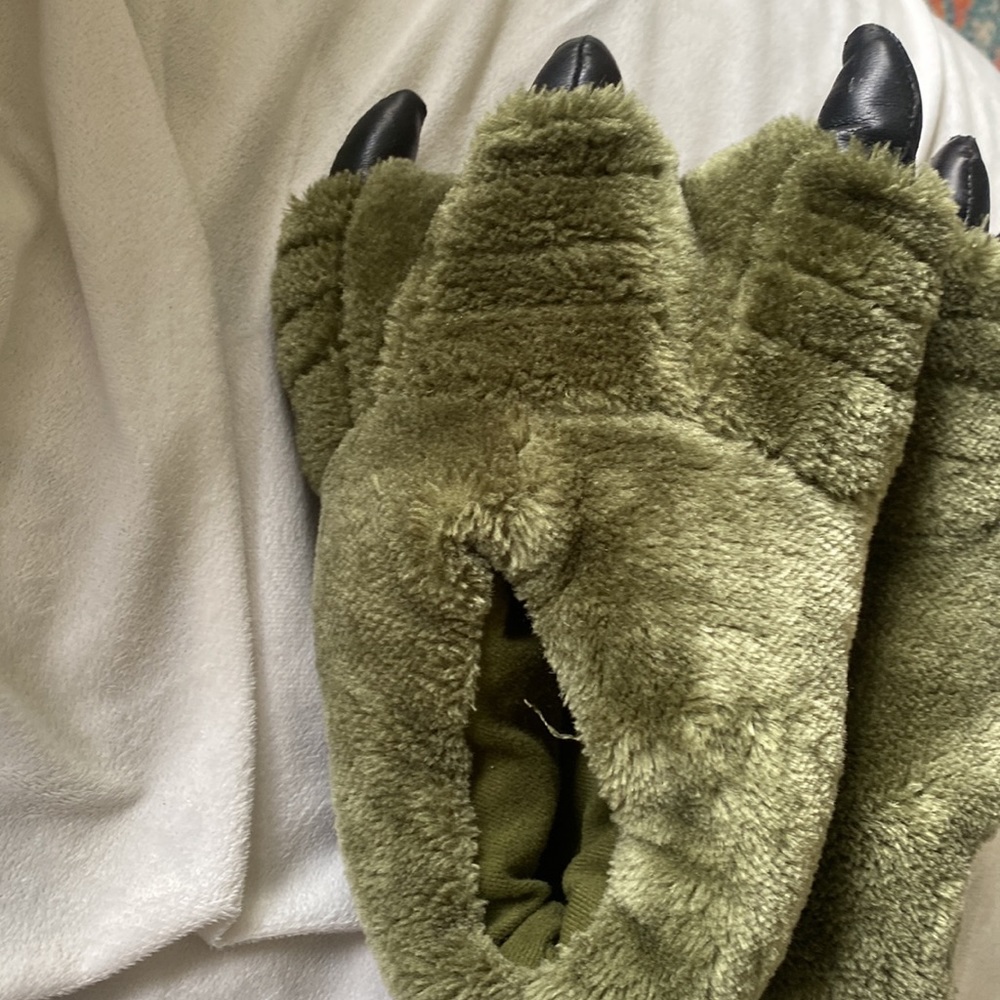 Dino slippers, size 4/5, large/X-Large - Picture 3 of 3